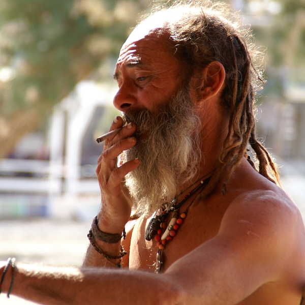 PICT1380 small centered HIPPIE 1.jpg - 250964 Bytes